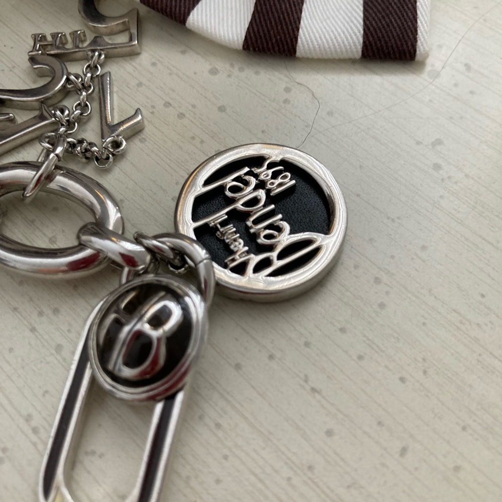 " HENRI BENDEL” CLASSIC CHARM BRACELET, COLLECTIBLE BEAUTIFULperfect condition. - Picture 11 of 12